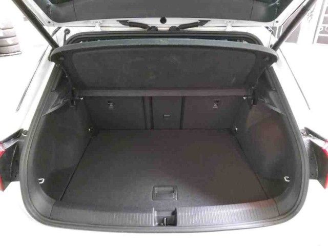 Volkswagen T-Roc 1.5 TSI R-Line - Samsaru's Car Outlet