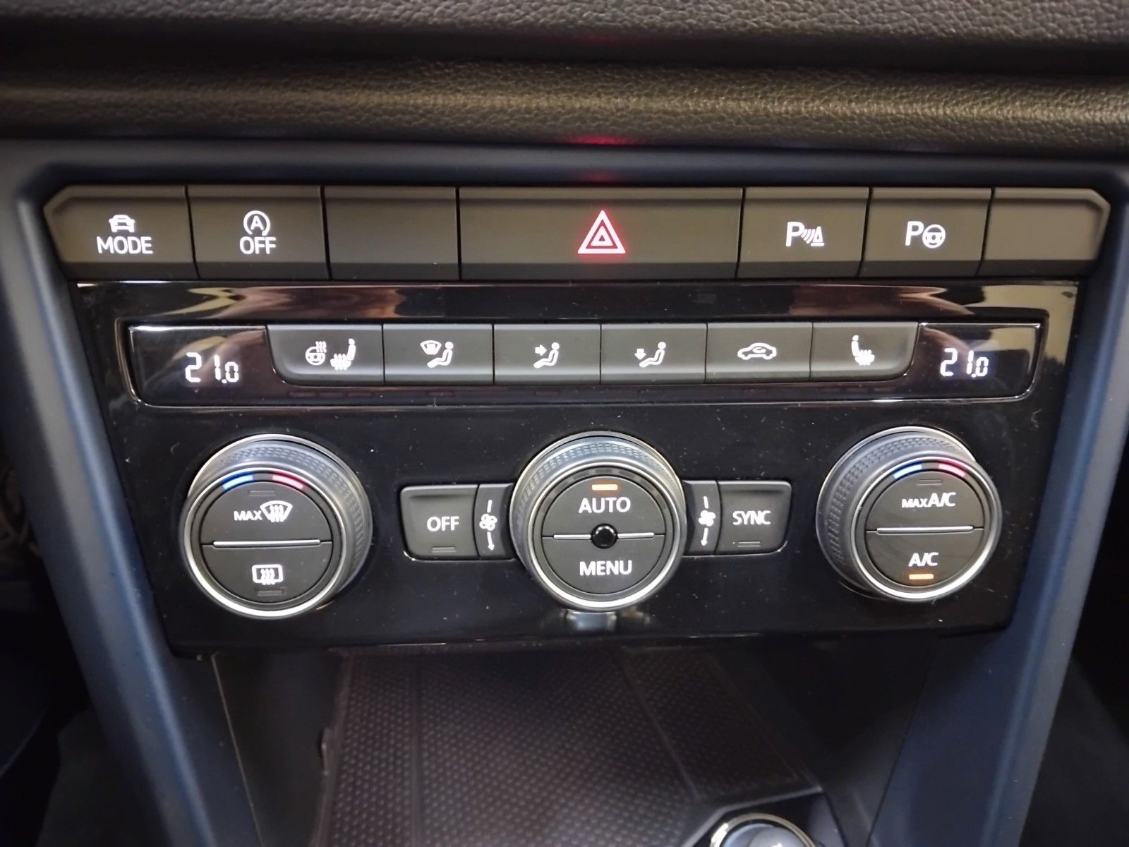 Volkswagen T-Roc 1.5 TSI United - Samsaru's Car Outlet