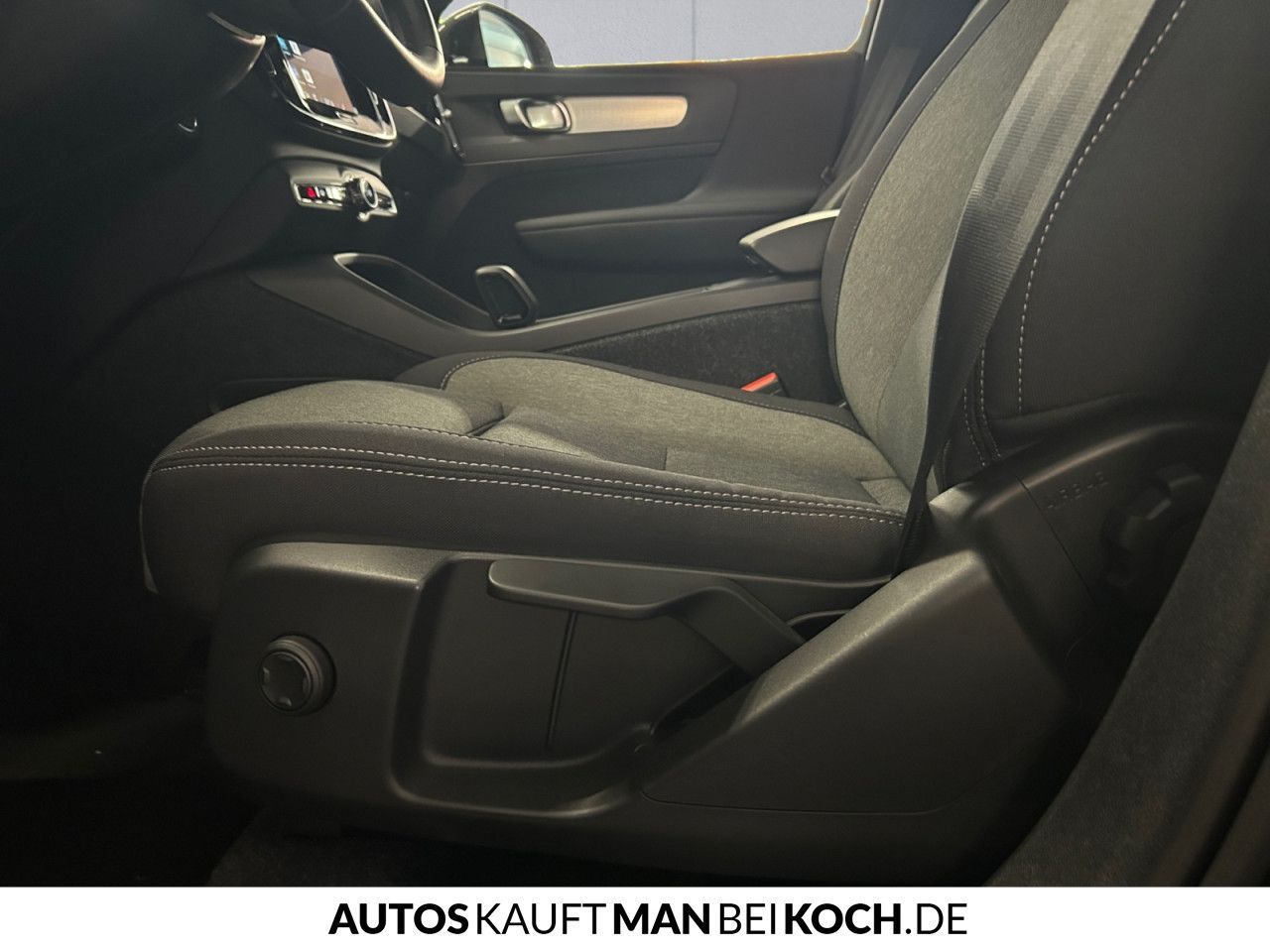 Volvo XC40 B3 DKG Core AHK LED SHZ/LHZ NAVI PDC/CAM!