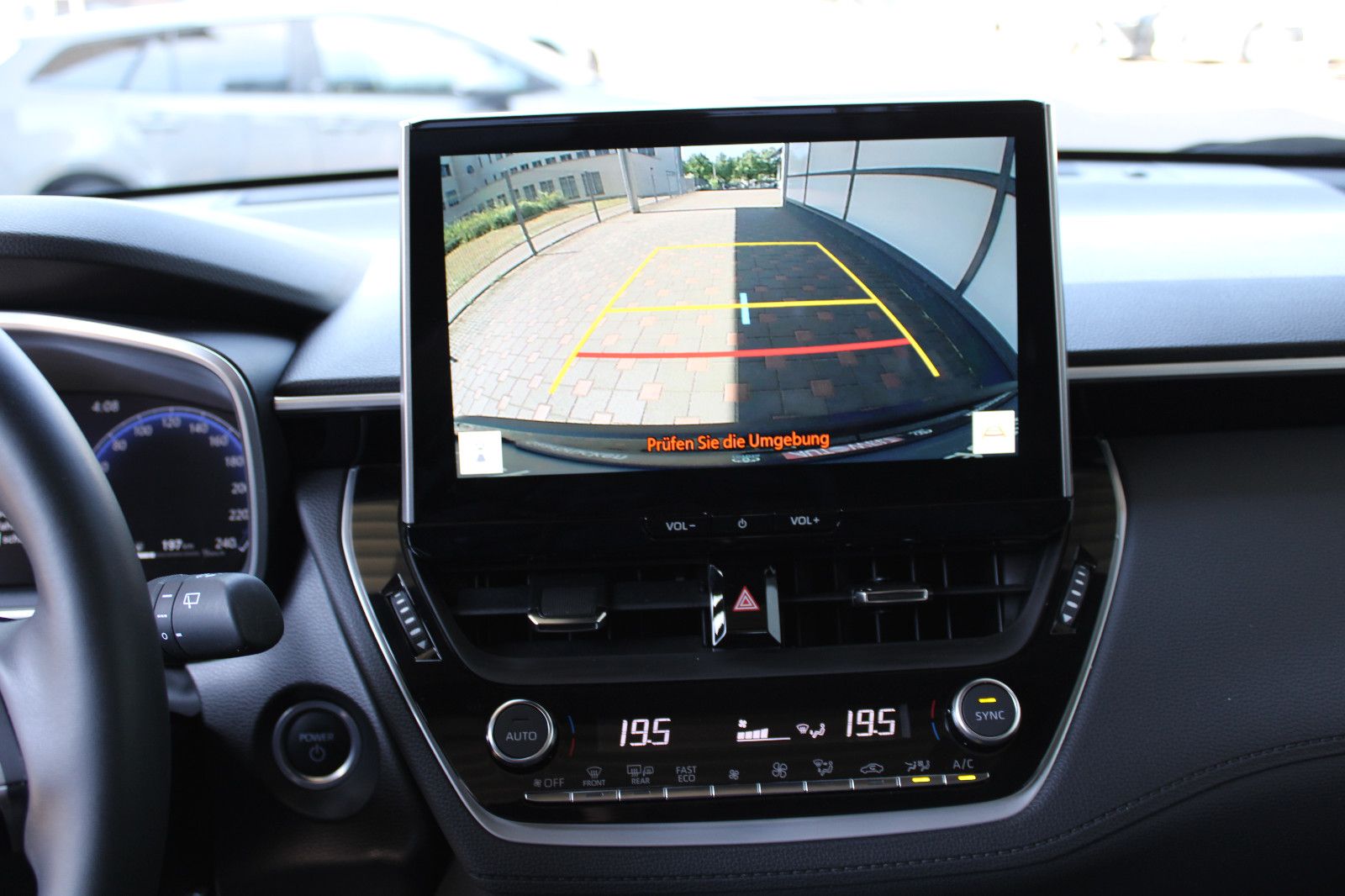 Toyota Corolla Cross 2.0 Hybrid AWD - Samsaru's Car Outlet