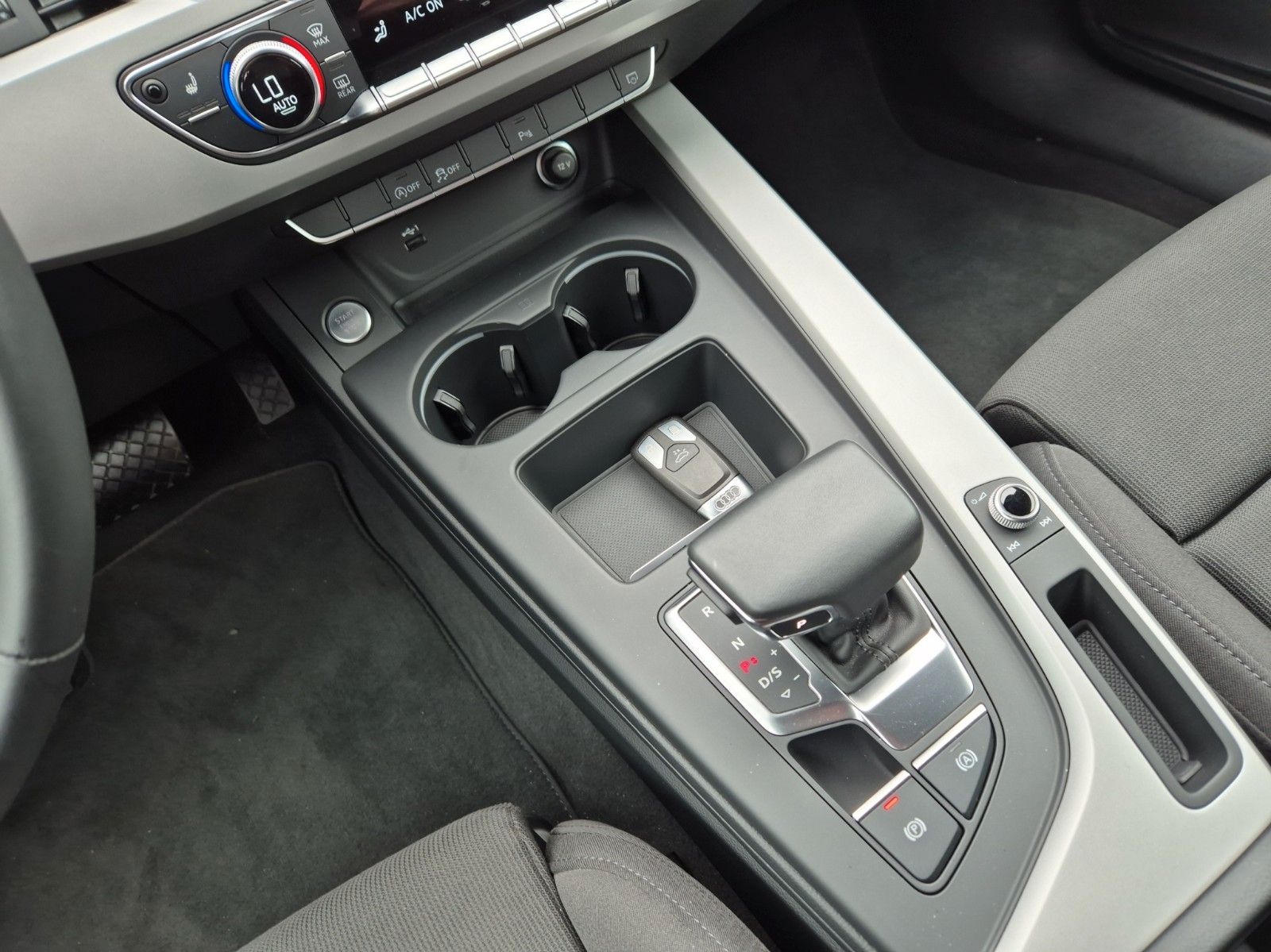 Audi A4 Avant 35 TFSI S line - Samsaru's Car Outlet