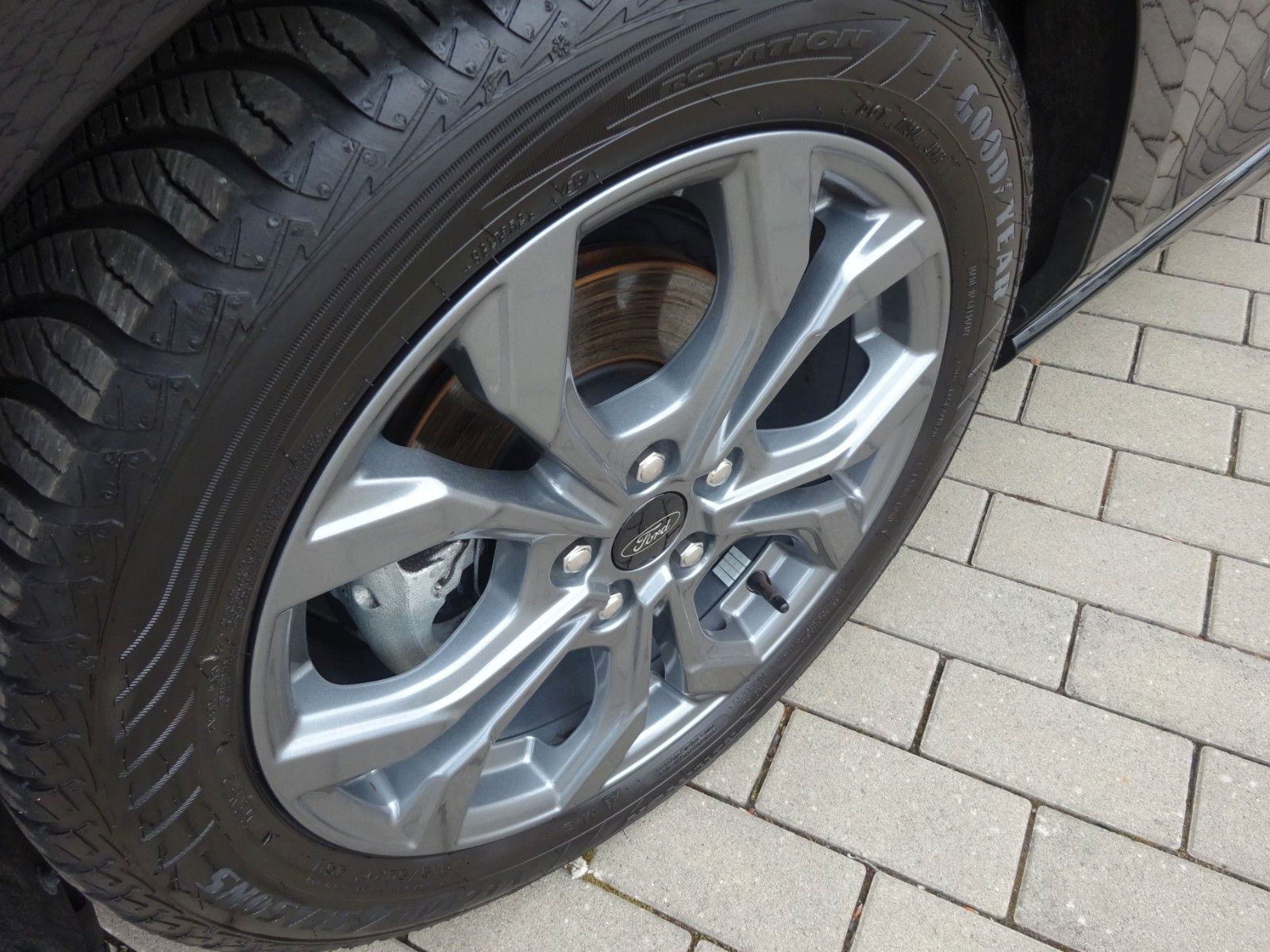 Ford Focus Turnier ST-Line X Autom AHK iACC HuD
