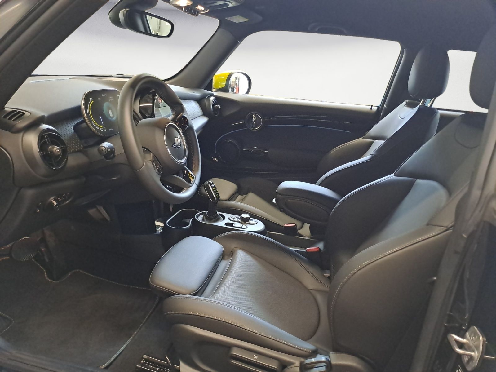 MINI Cooper SE - Samsaru's Car Outlet