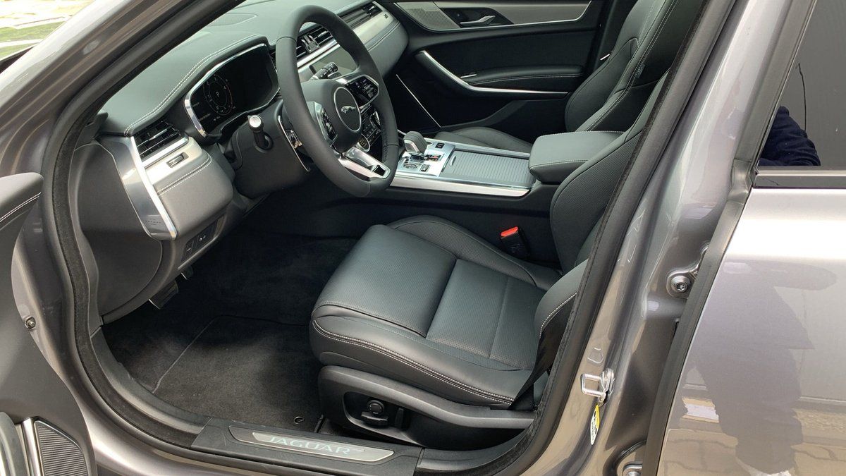 Jaguar XF D200 R-DYNAMIC SE LMF+ACC+SHZG