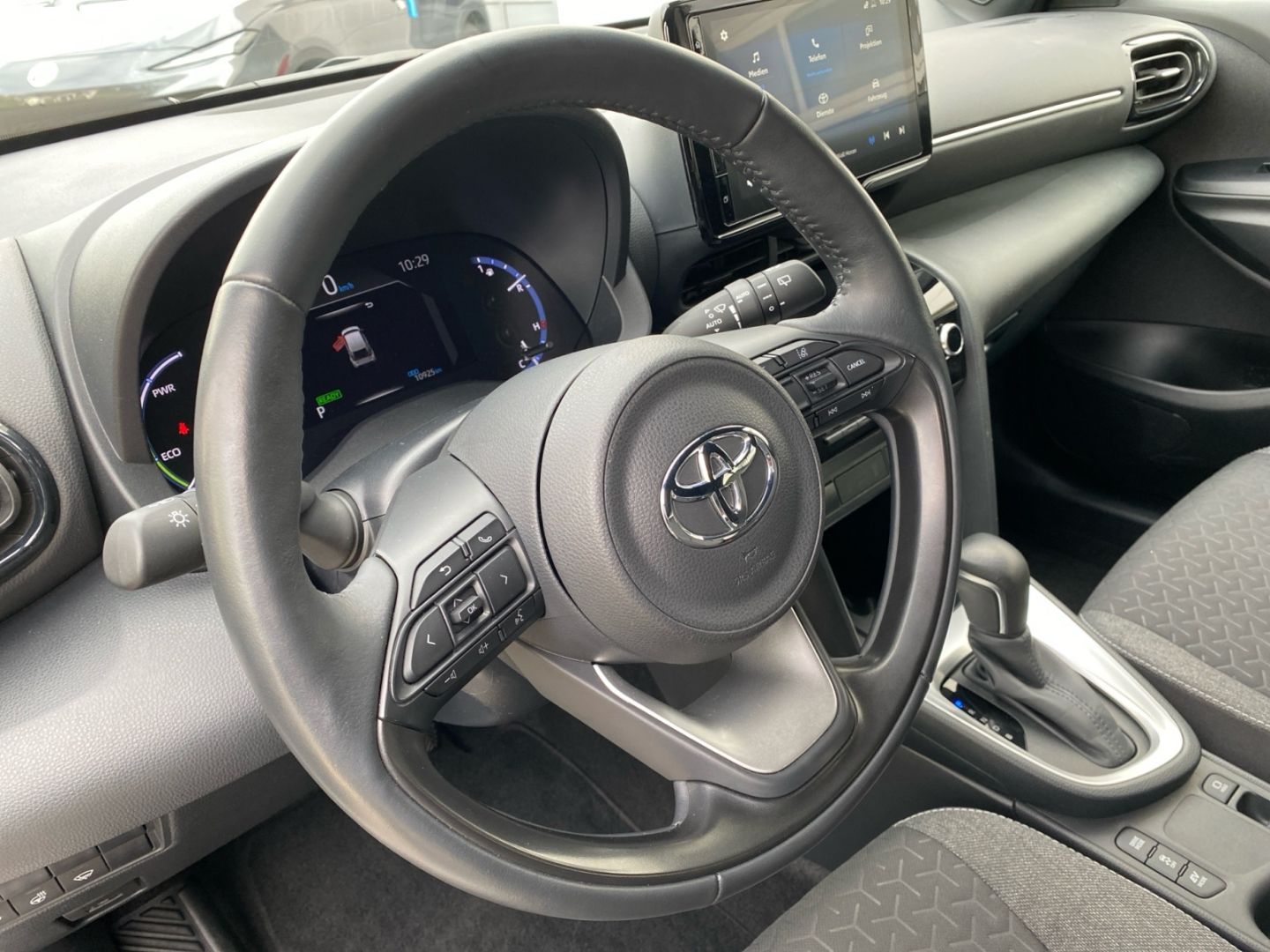 Toyota Yaris Cross Hybrid 1.5 Team D *Matrix*CAM*SHZ*PD