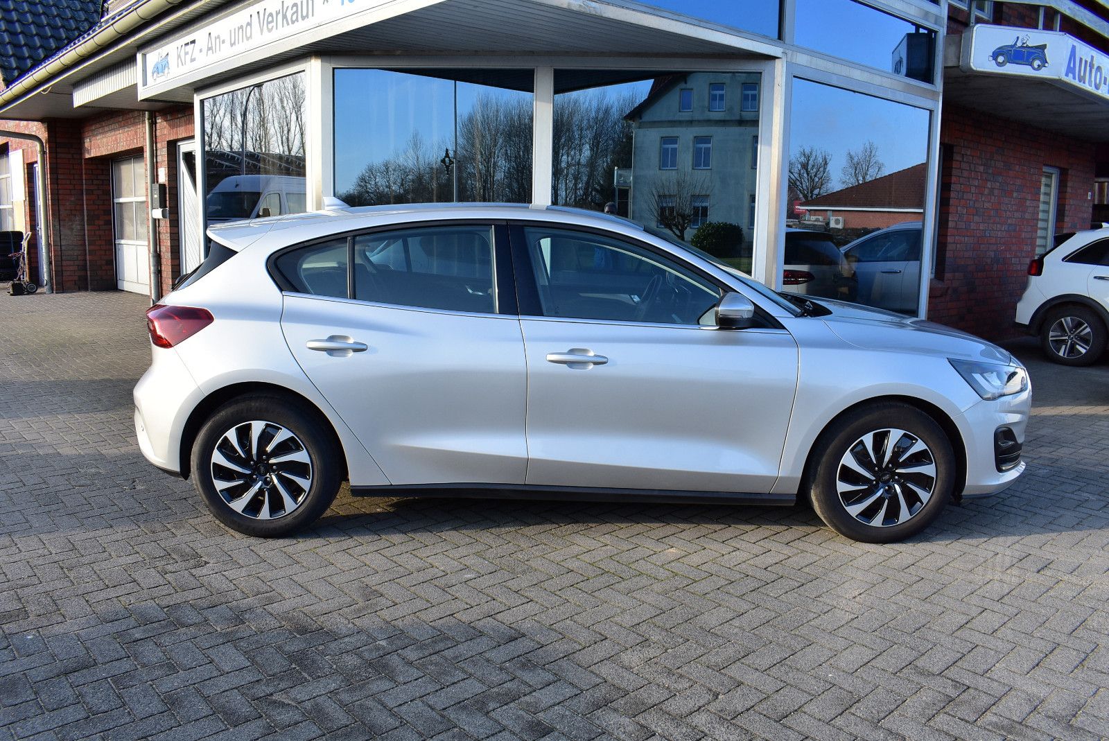 Ford Focus 1.0 EcoBoost Hybrid Aut. TITANIUM - Samsaru's Car Outlet