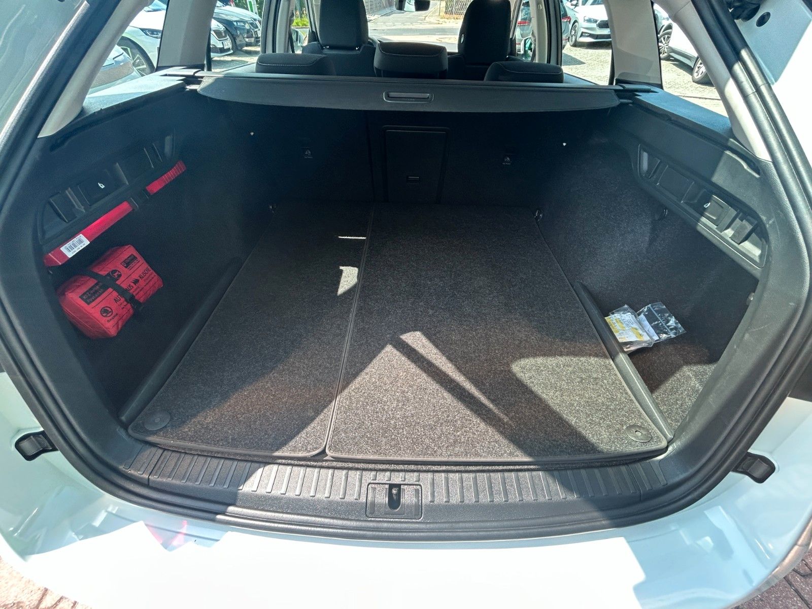 Skoda OCTAVIA Combi Style 1.4 TSI iV - Samsaru's Car Outlet