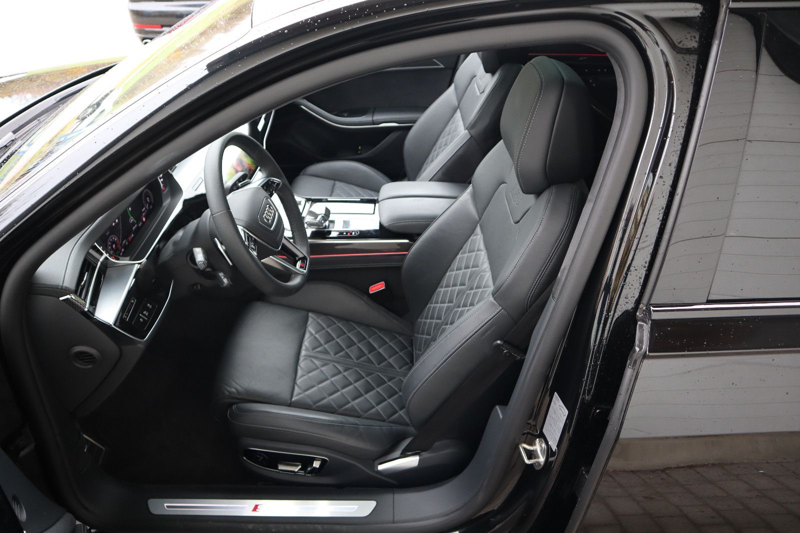 Audi A8L 60 TFSIe lang S-Line - Samsaru's Car Outlet