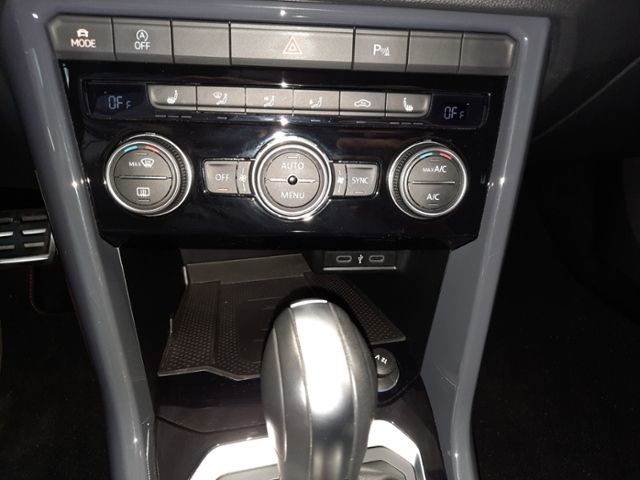 Volkswagen T-Roc 1.5TSI DSG Sport - Samsaru's Car Outlet