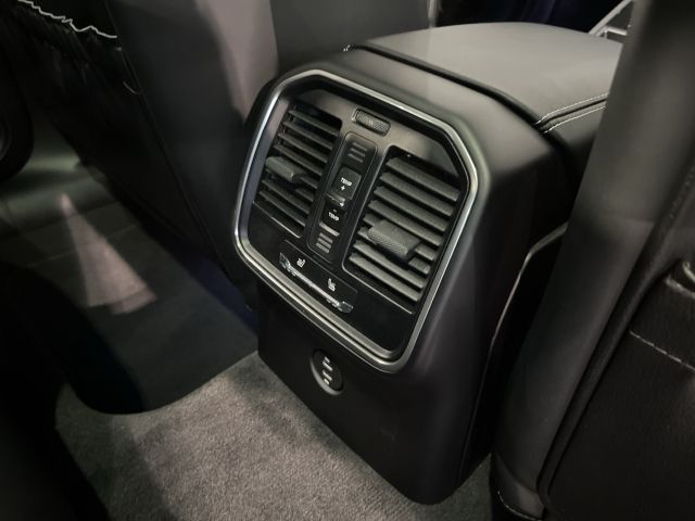 Porsche Macan - Samsaru's Car Outlet