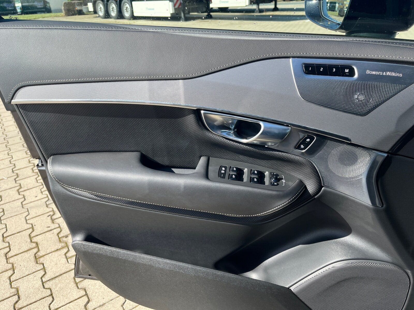 Volvo XC 90 T8 AWD Ultimate Dark AHK+NAVI+360°RFK+TEM