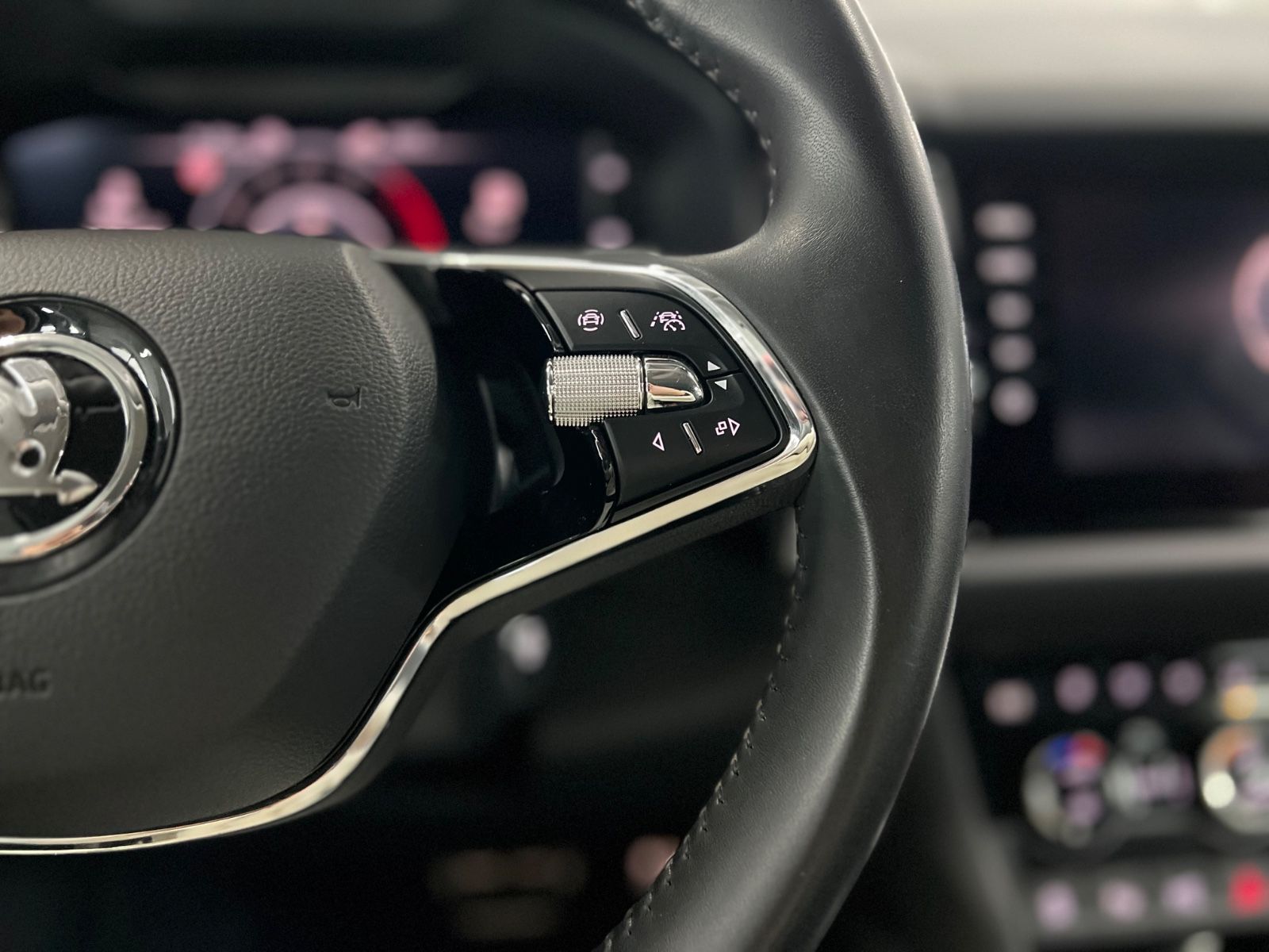 Skoda Kodiaq 200 PS L&K 4x4 AHK+360°+VC+Tablet+ASSIST