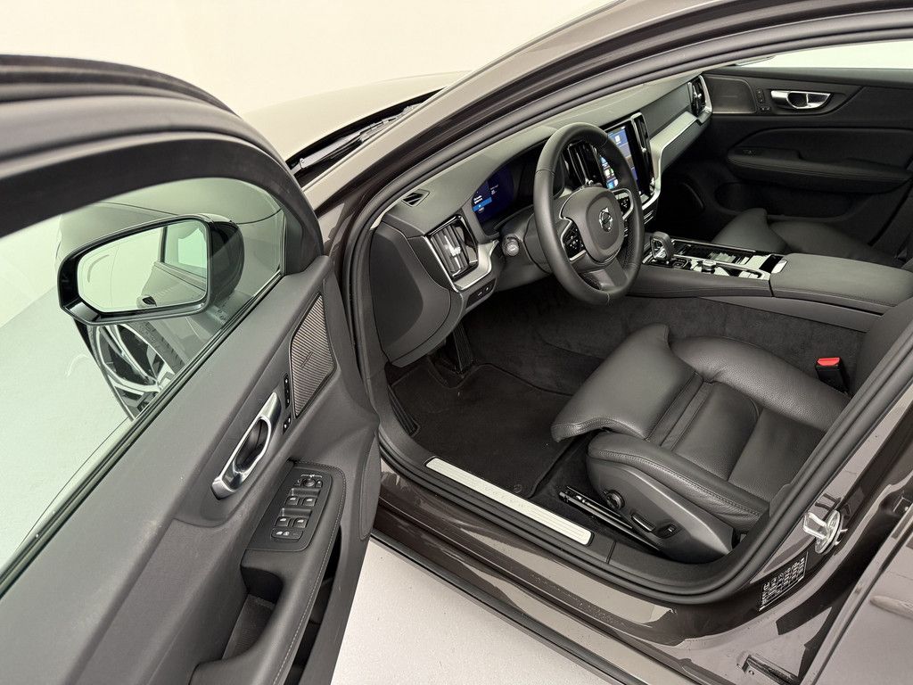 Volvo V60 T6 Plus Dark Recharge Plug-In Hybrid AWD