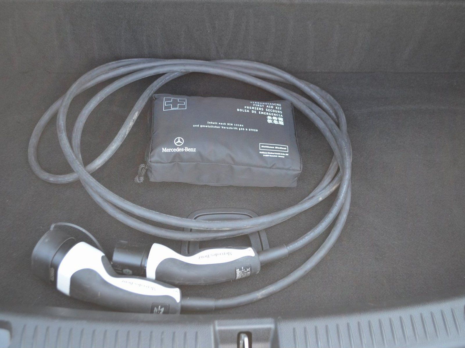 Mercedes-Benz E 300 de Lim AMG - Samsaru's Car Outlet