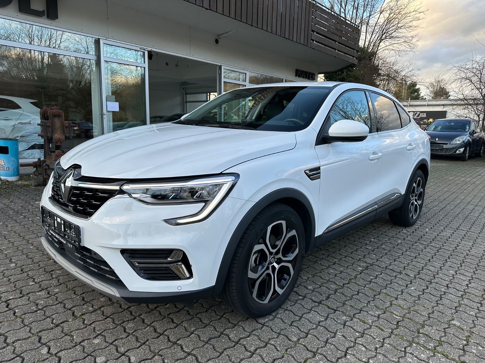 Renault Arkana Intens Hybrid - Samsaru's Car Outlet
