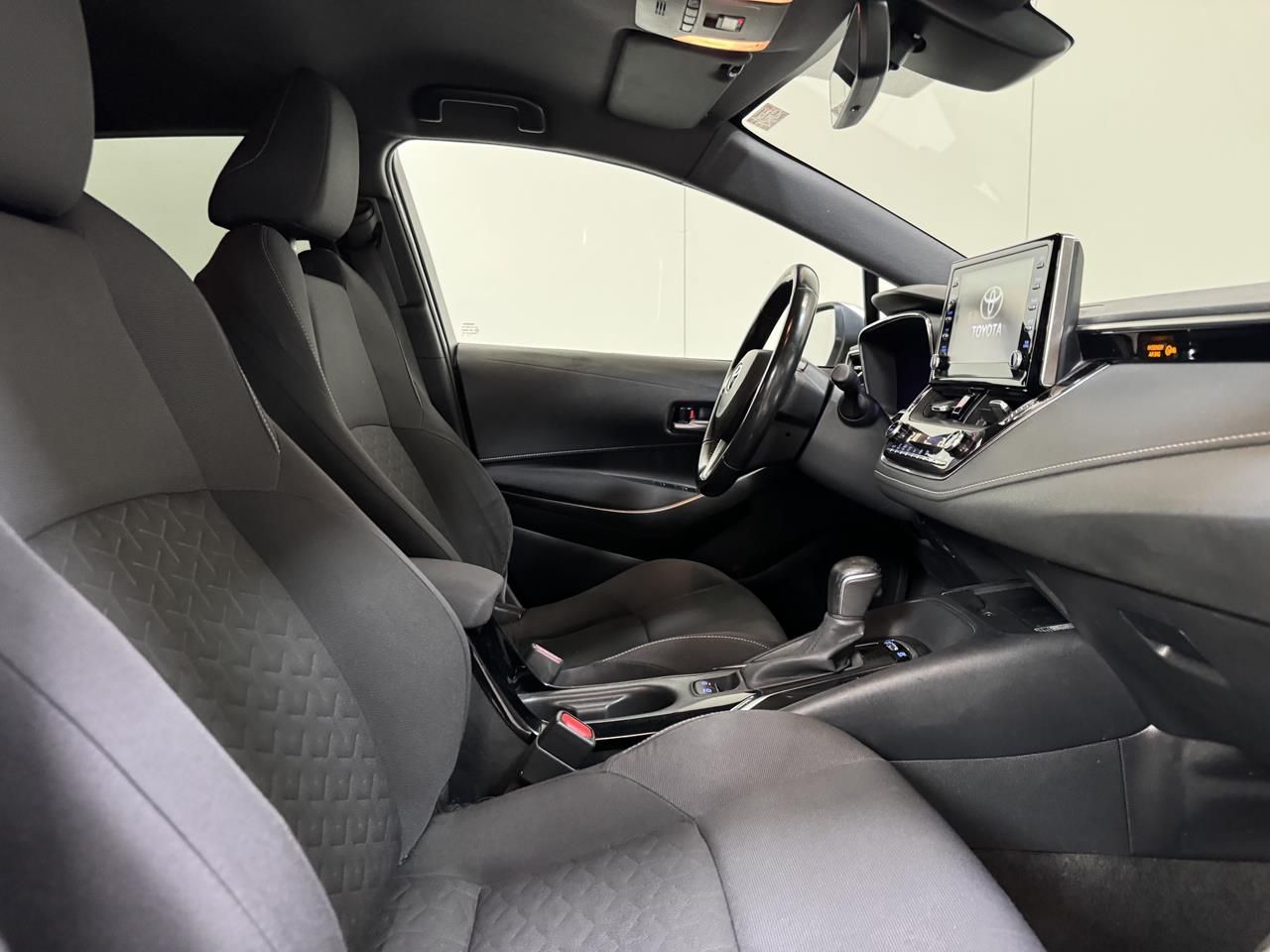 Toyota Corolla 1.8 Hybrid - Samsaru's Car Outlet
