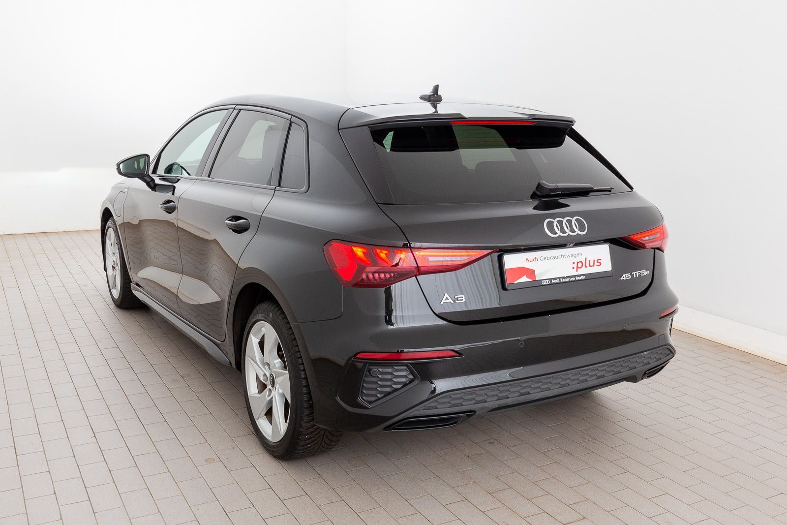 Audi A3 Sportback TFSI e S line - Samsaru's Car Outlet