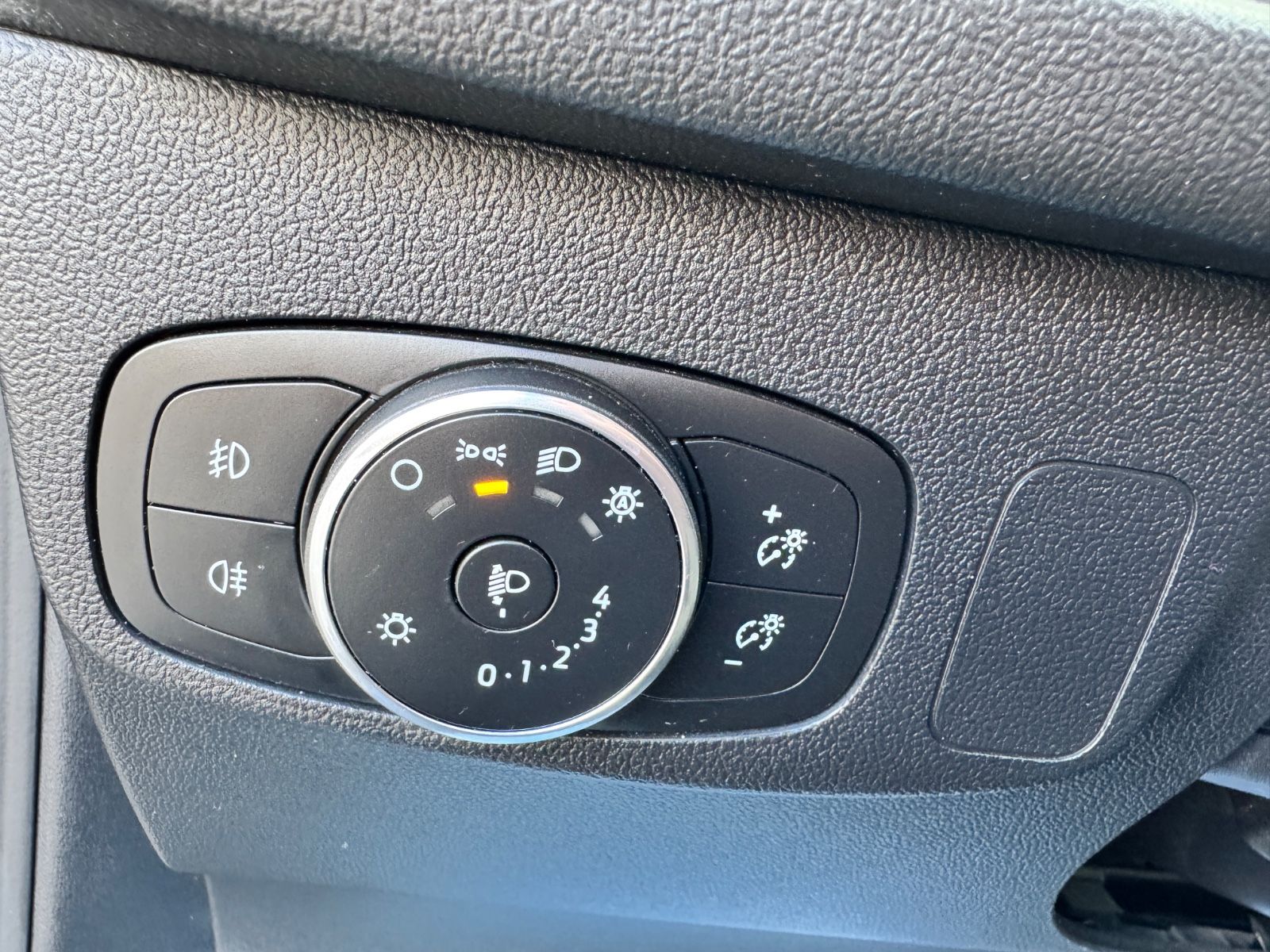 Ford Focus Turnier ST-Line* LED* CAM* AHK*