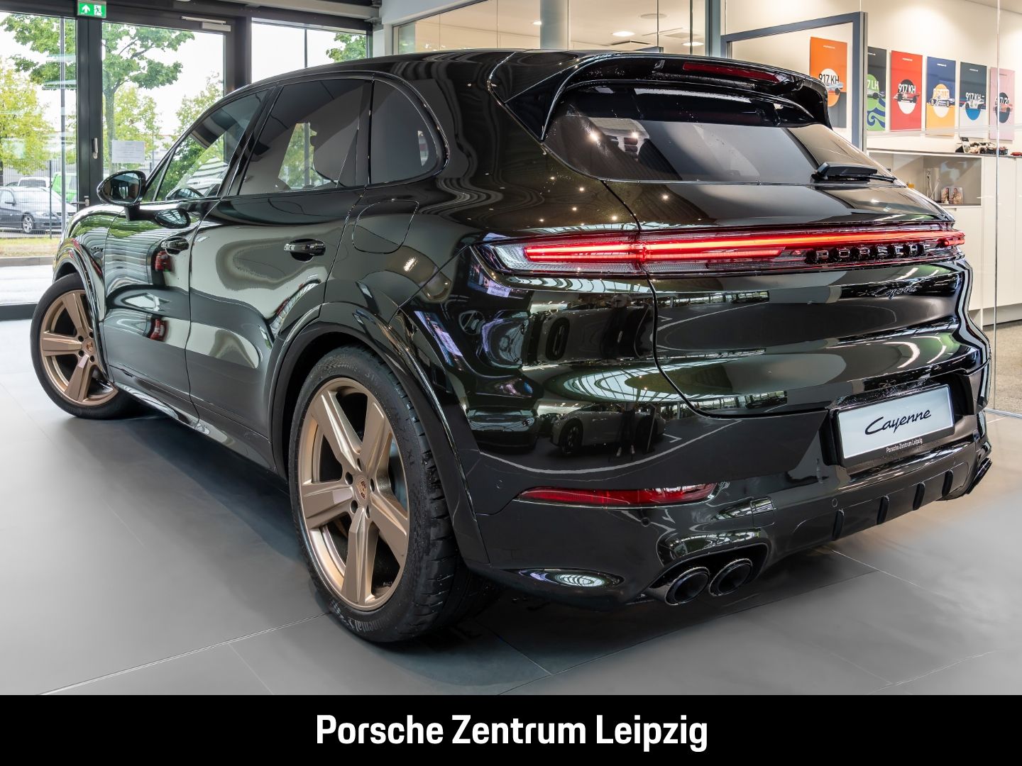 Porsche Cayenne E-Hybrid Dunkelolive Massage Sportabgas
