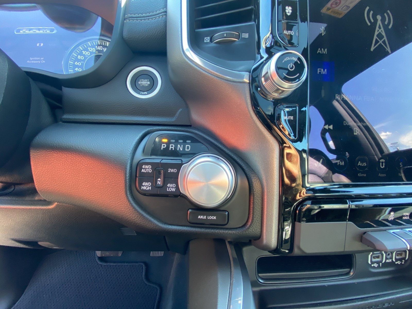 Dodge RAM 1500 Laramie Night LED AHK Winterp. Shz. BT
