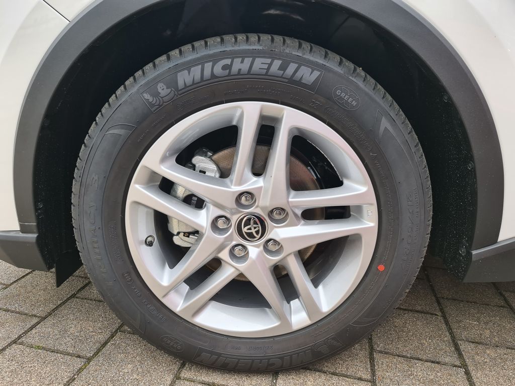 Toyota C-HR Hybrid Flow - Samsaru's Car Outlet