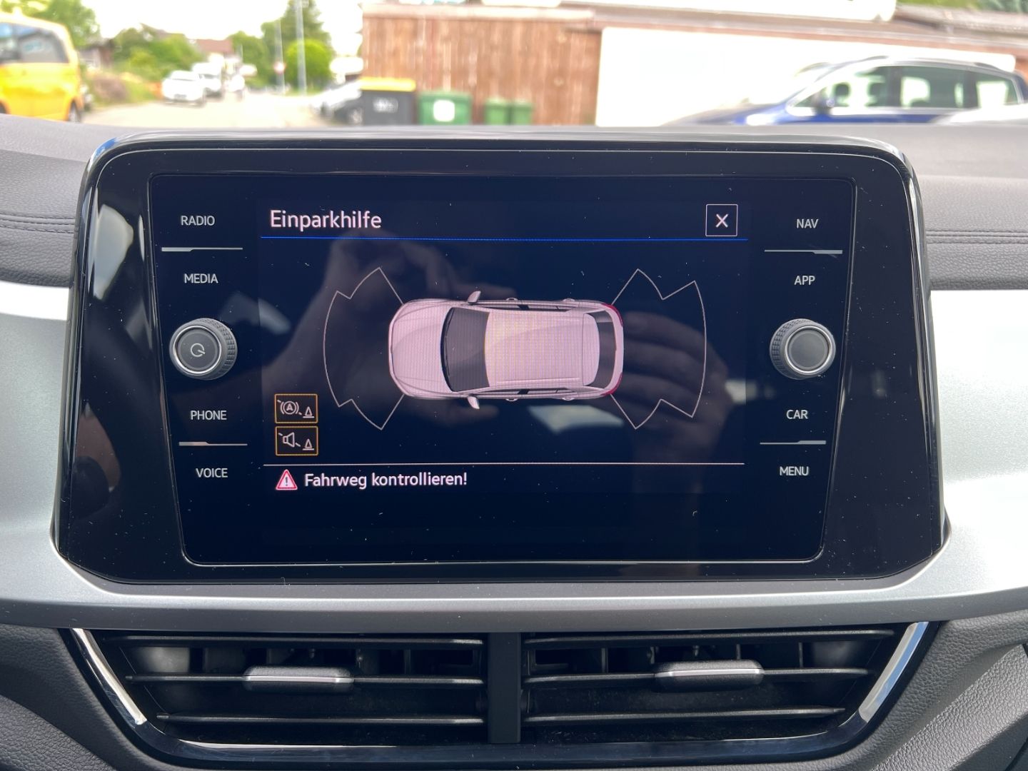 Volkswagen T-Roc 1.0TSI Life - Samsaru's Car Outlet