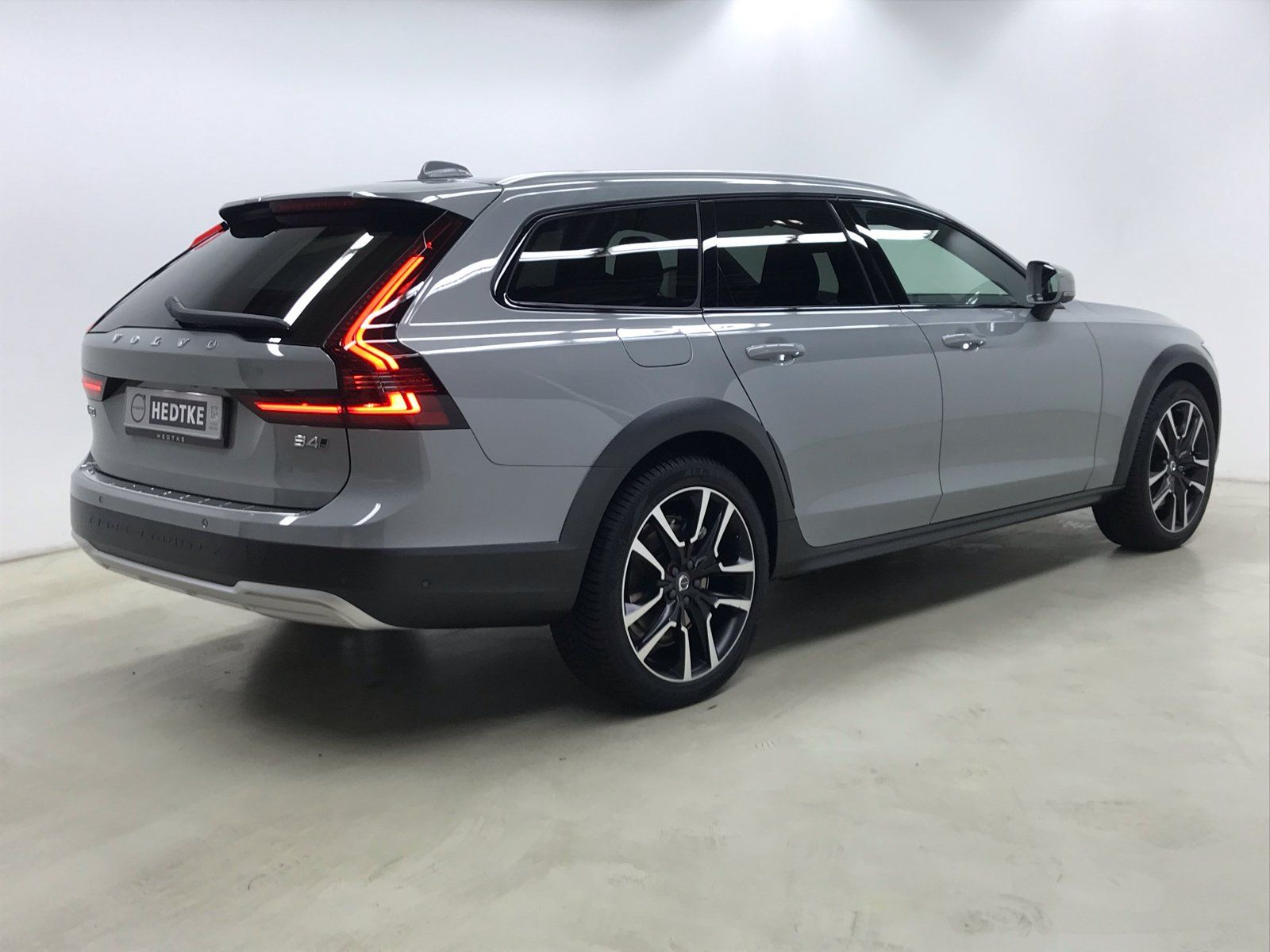 Volvo V90 CC B4 Diesel AWD Plus AHK*360°20"