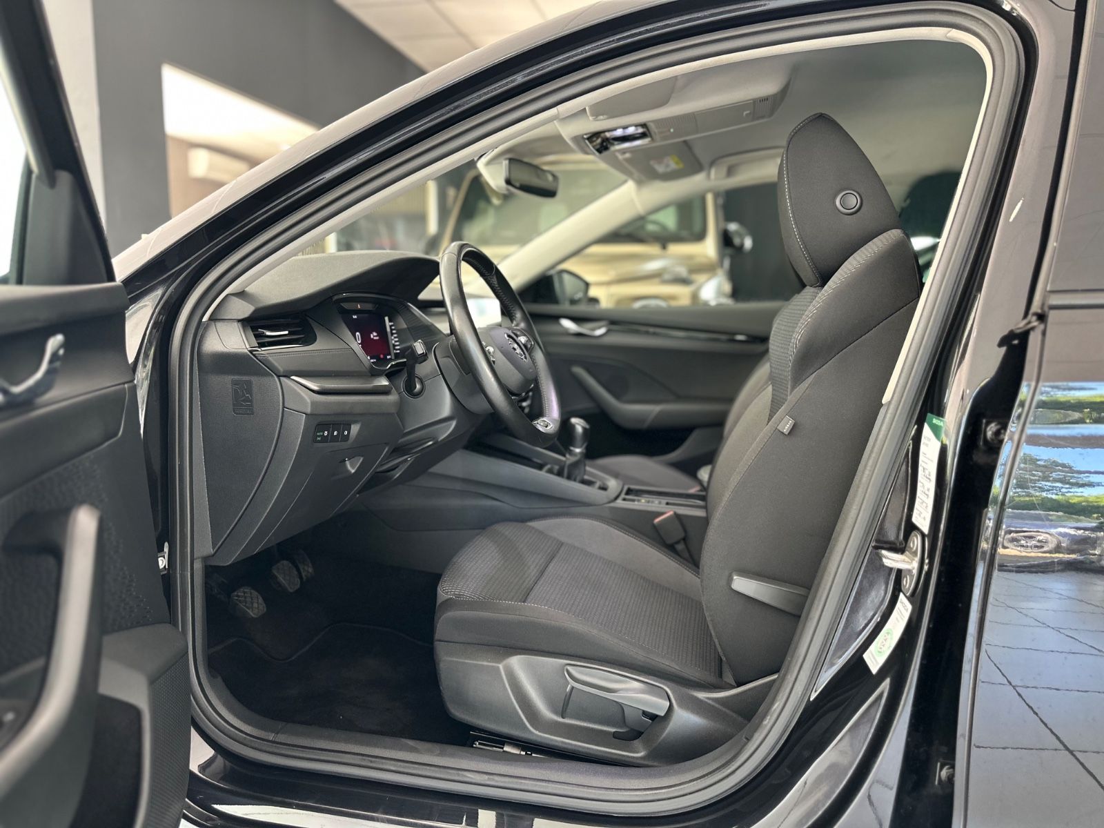 Skoda Octavia Combi Ambition - Samsaru's Car Outlet