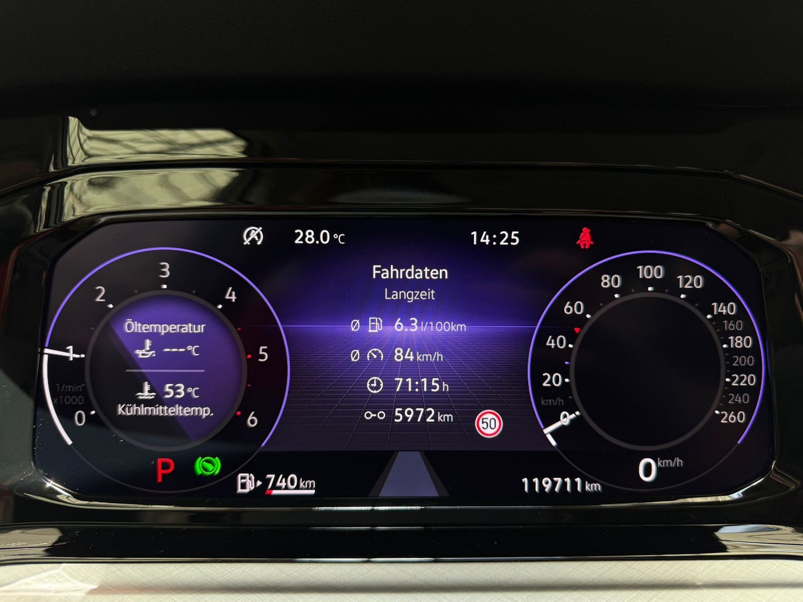 Volkswagen Golf VIII 2.0 TDI Life - Samsaru's Car Outlet