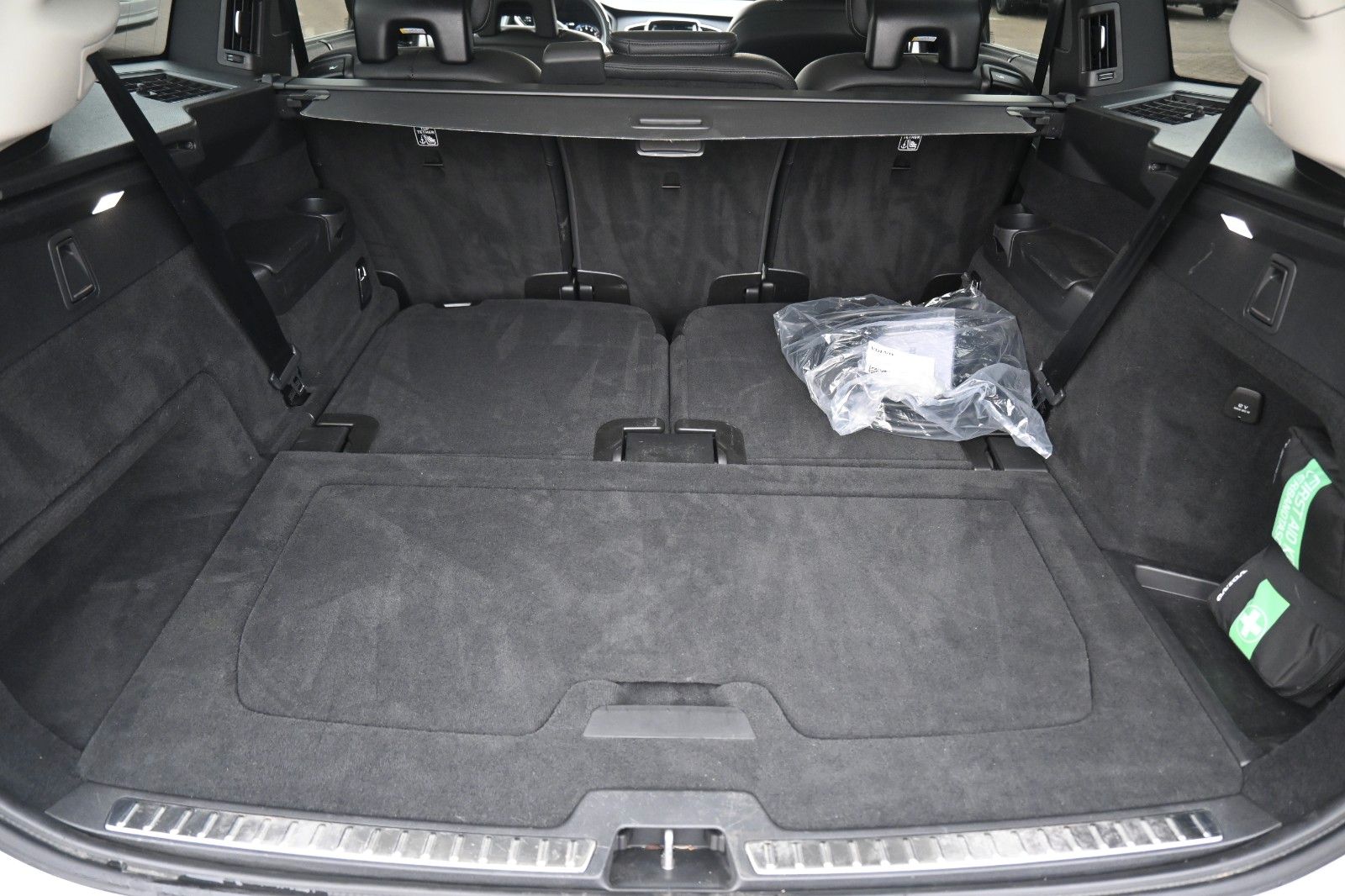 Volvo XC90 T8 AWD Inscrip. - Samsaru's Car Outlet