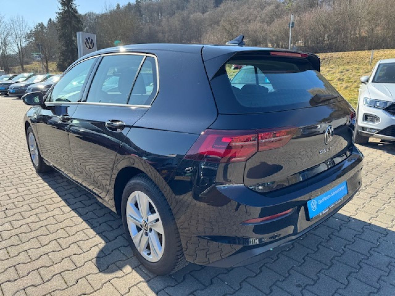 Volkswagen Golf VIII Life 1.5 TSI - Samsaru's Car Outlet