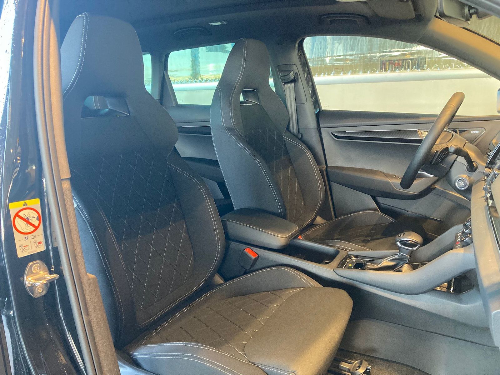 Skoda Karoq Sportline 4x4 TDI DSG AHK PANO 5JG Kam360