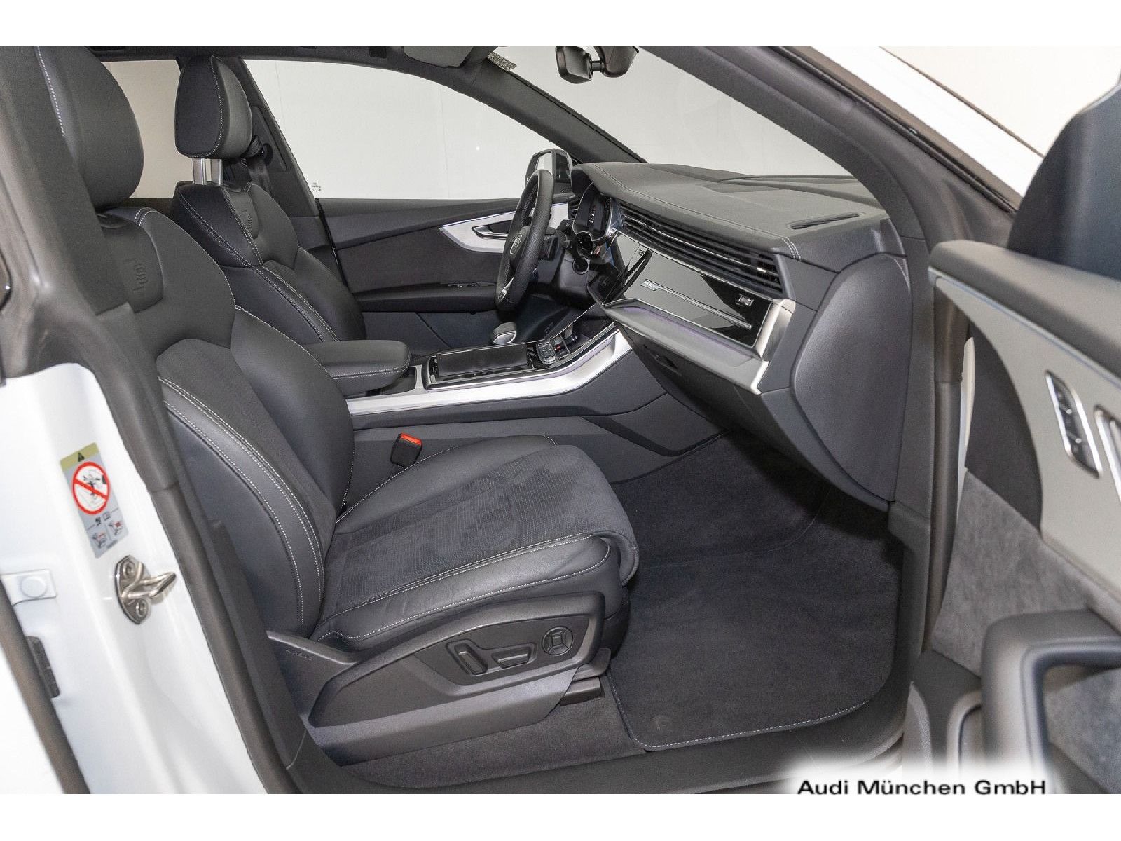 Audi Q8 50 TDI qu. S line - Samsaru's Car Outlet