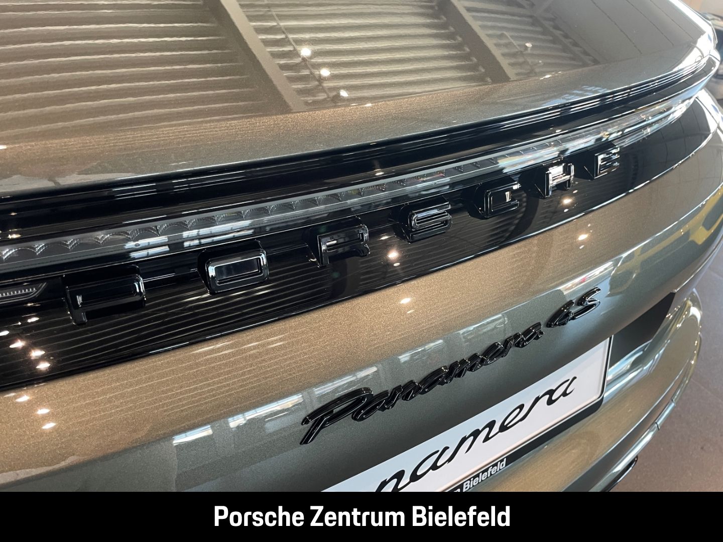 Porsche Panamera 4S E-Hybrid Surround-View Luftfederung