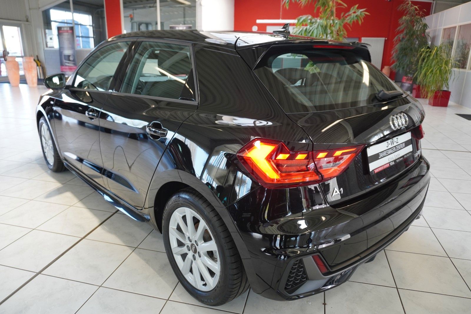 Audi A1 Sportback S-Line 30 TFSI S-Tronic - Samsaru's Car Outlet