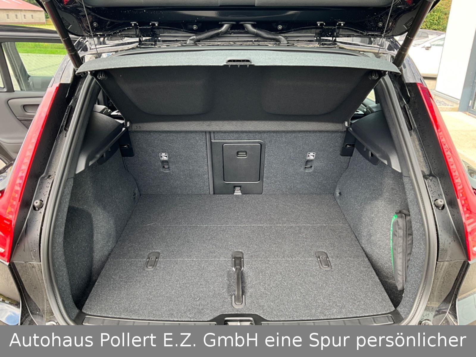 Volvo XC40 Pure Electric Plus