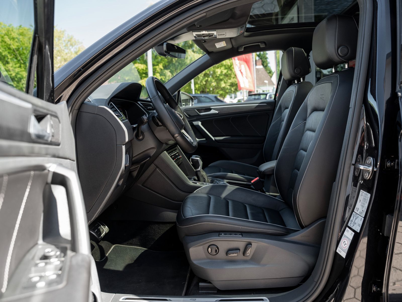 Volkswagen Tiguan R-Line 2.0 TSI - Samsaru's Car Outlet