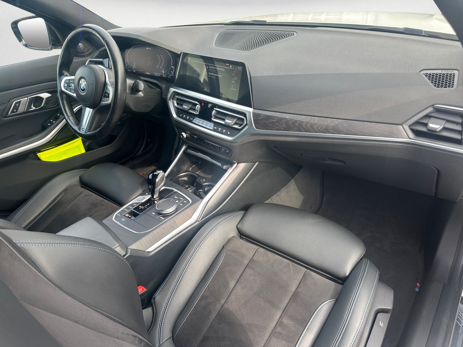 BMW 320e M Sport Automatik - Samsaru's Car Outlet