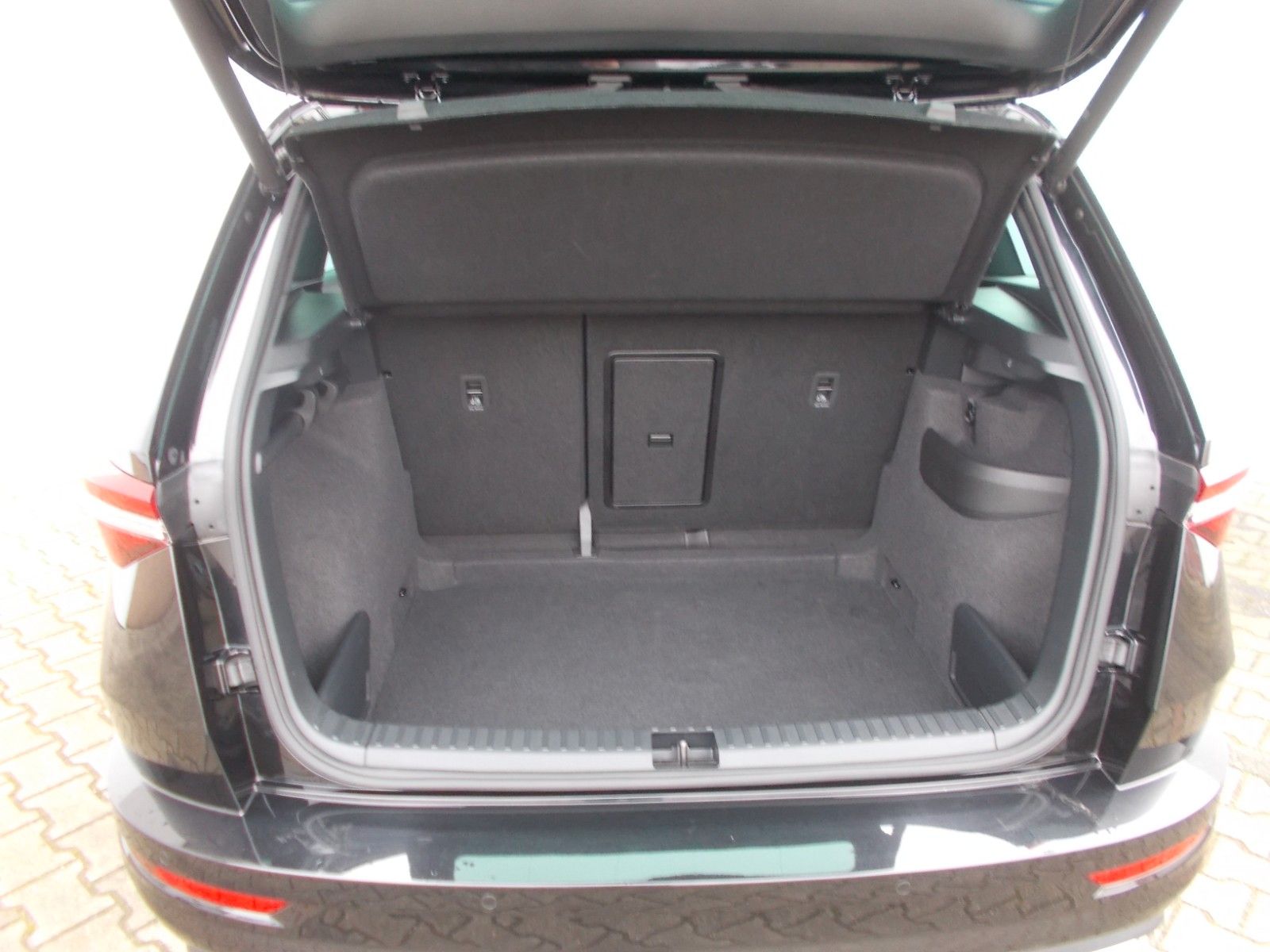 Skoda Karoq  1.5 TSI Sportline * DSG * Navi *AHK *360°
