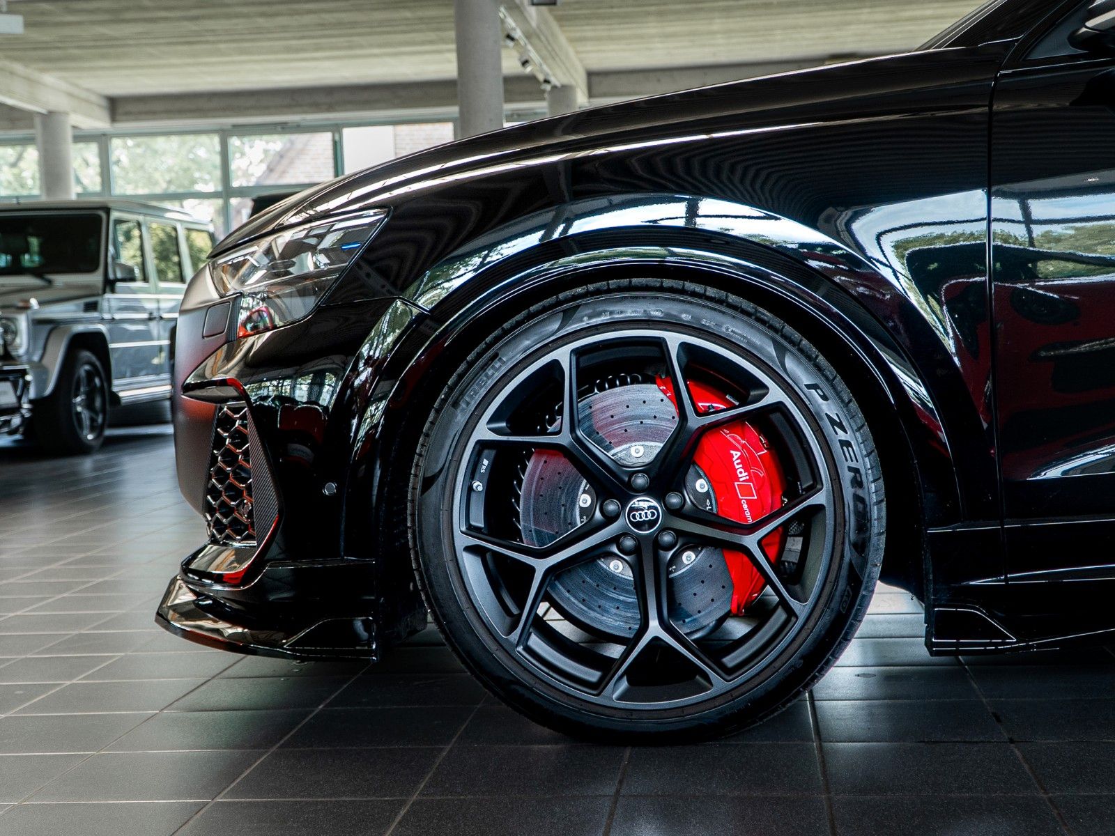 Audi RSQ8 performance Maxton Carbon Red Pano