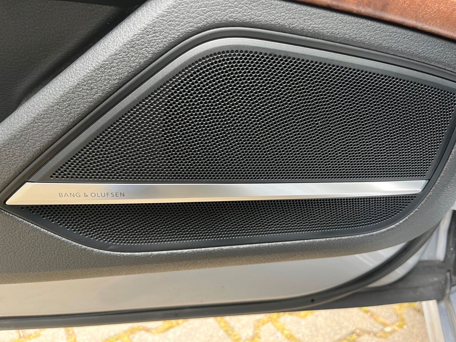 Audi A8 60 TFSI quattro - Samsaru's Car Outlet