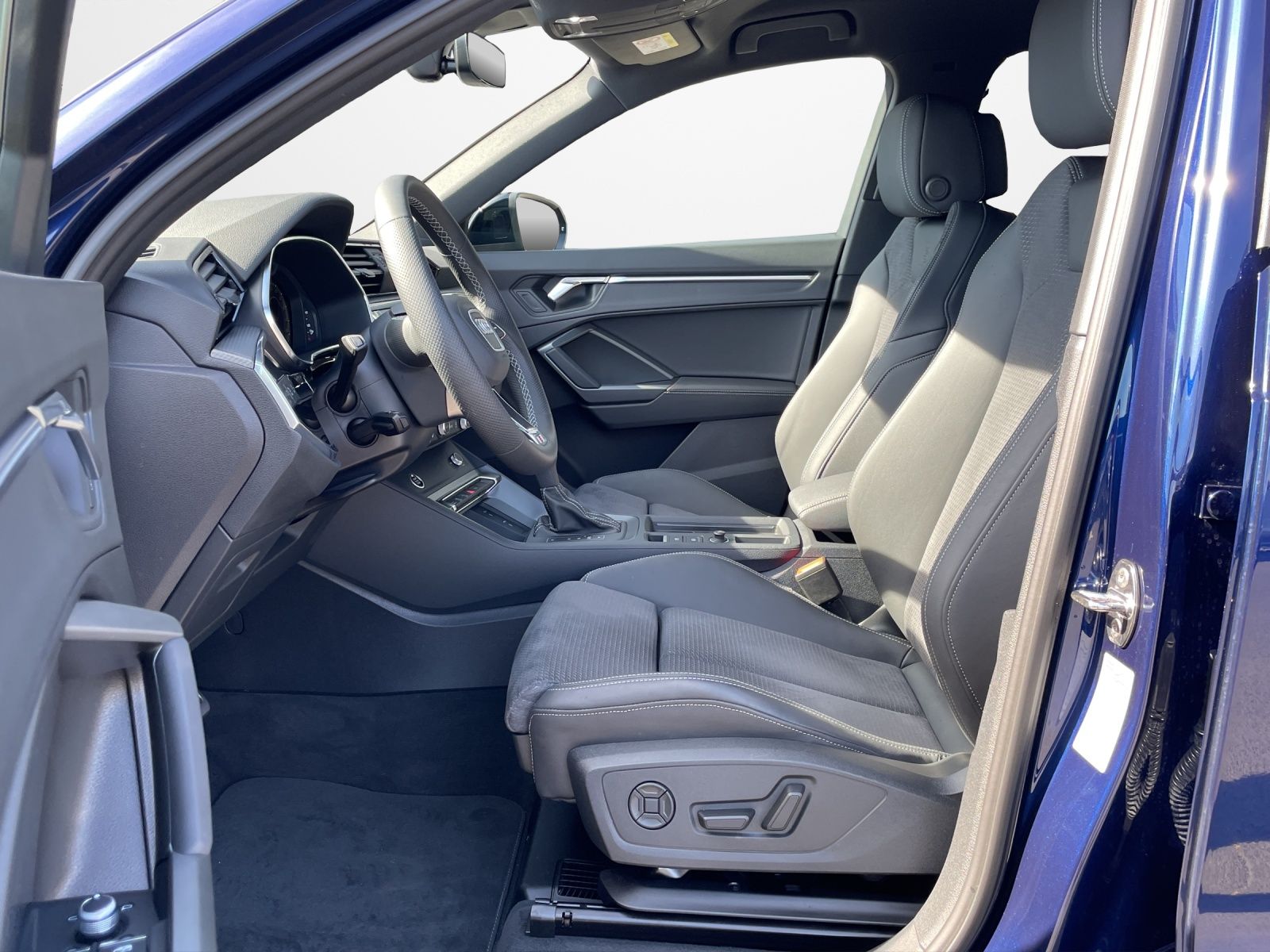 Audi Q3 45 TFSI quattro s tronic S line  AHK Navi LED