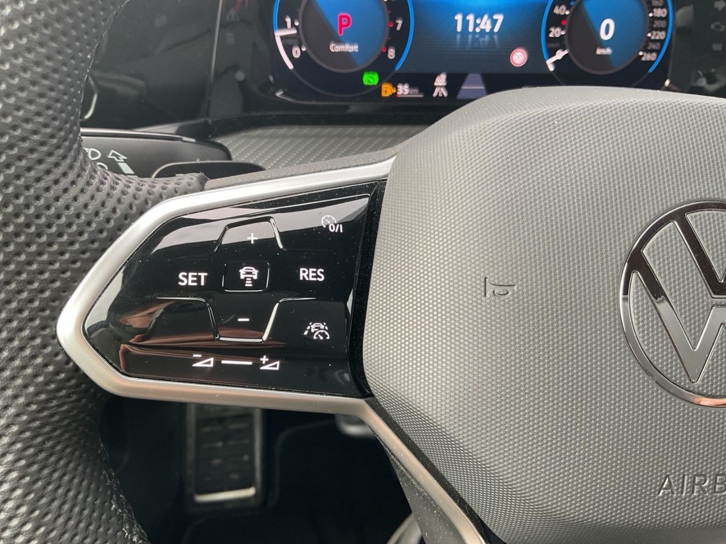 Volkswagen Golf Variant 8 VIII R-Line 1.5 eTSI - Samsaru's Car Outlet