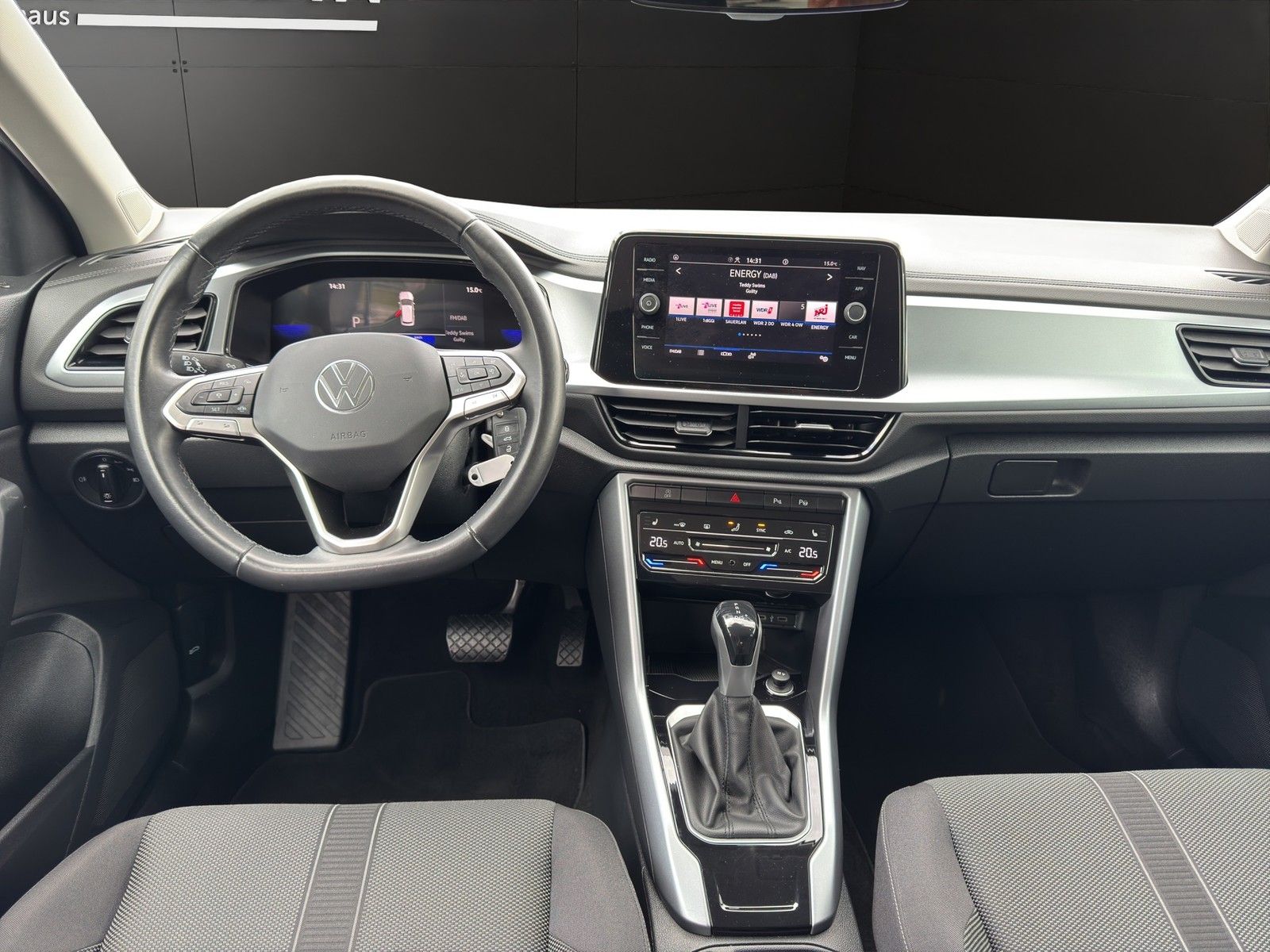 Volkswagen T-Roc 1.5TSI DSG Life - Samsaru's Car Outlet
