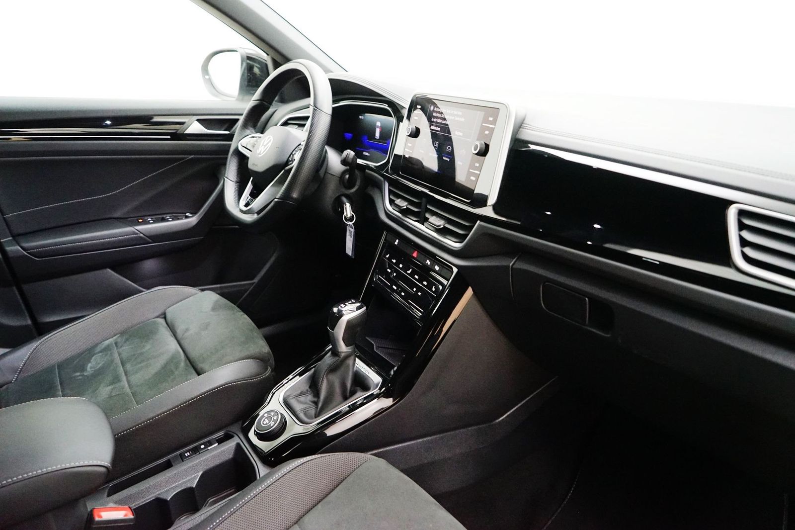 Volkswagen T-Roc 2.0 TSI Aut. R-Line - Samsaru's Car Outlet