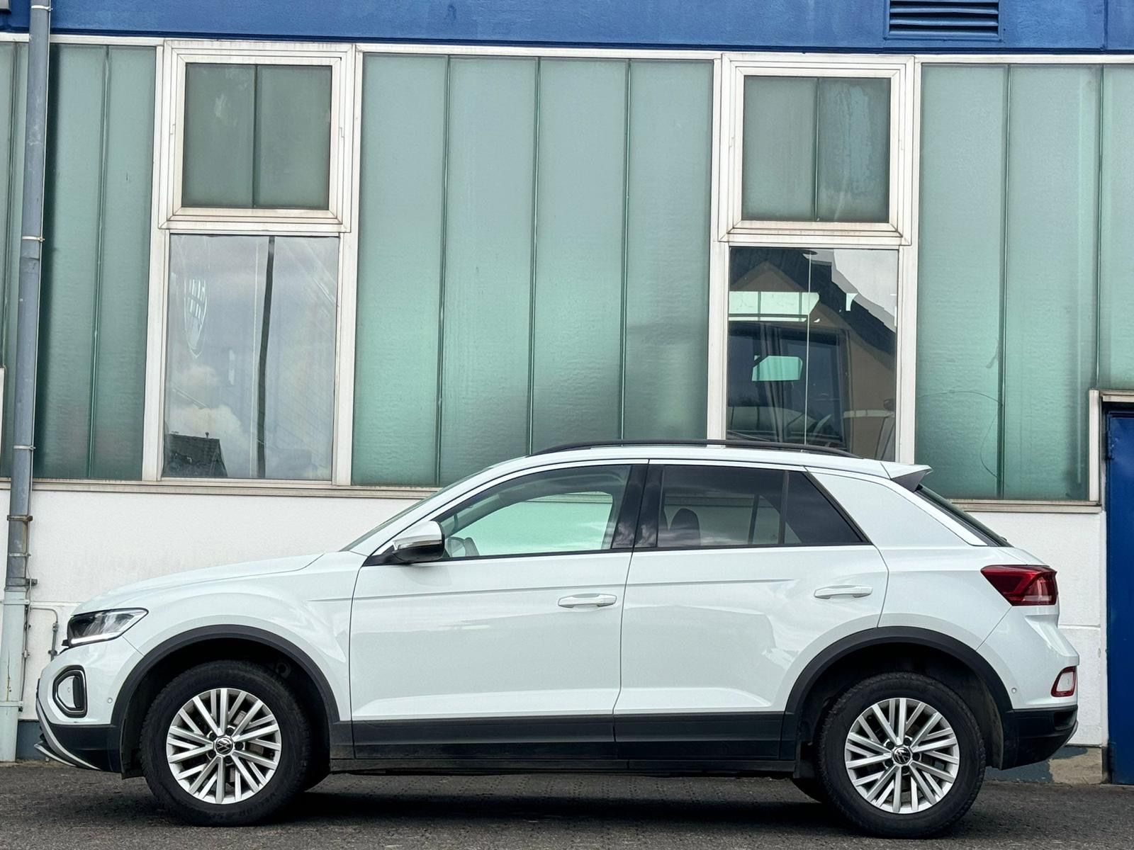 Volkswagen T-Roc Life - Samsaru's Car Outlet