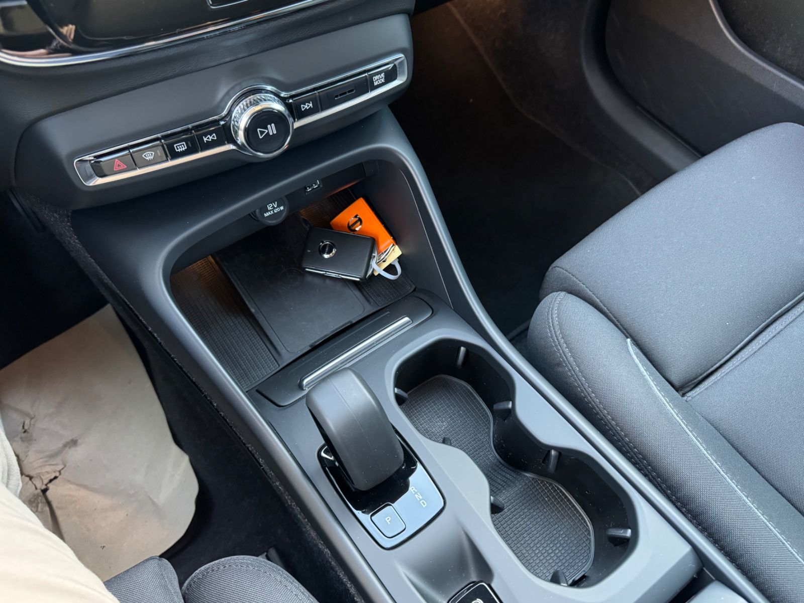 Volvo XC 40 Automatik**Navi+Kamera+AHK+Winter**