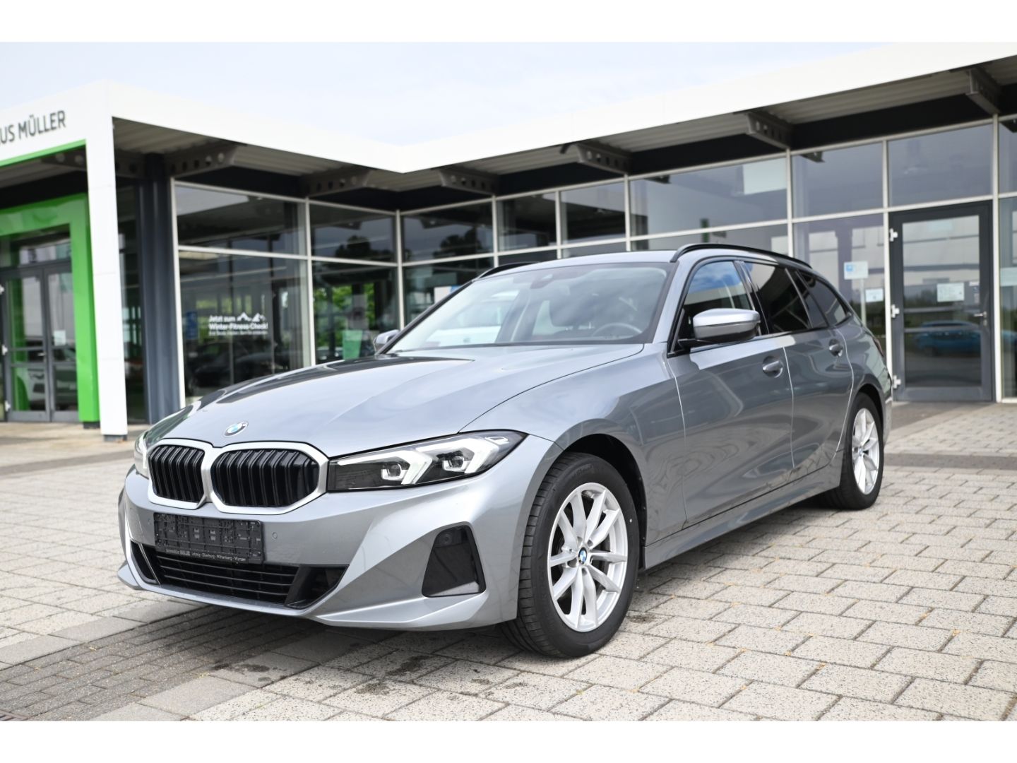BMW 320d xDrive Touring - Samsaru's Car Outlet