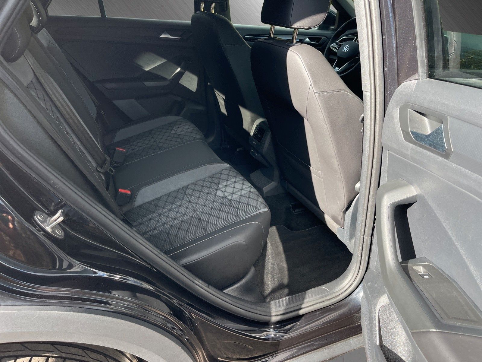 Volkswagen T-Roc R-Line Plus - Samsaru's Car Outlet