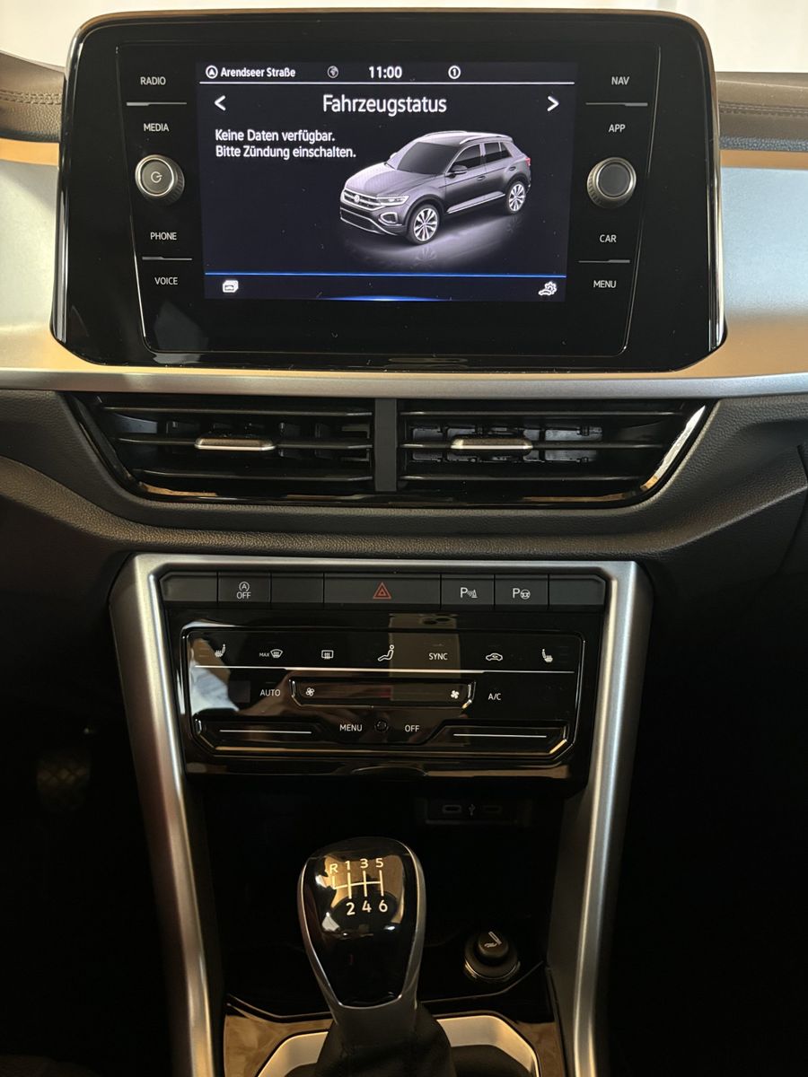 Volkswagen T-Roc Life - Samsaru's Car Outlet